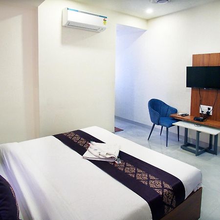 Hotel The Marion Nashik Bagian luar foto
