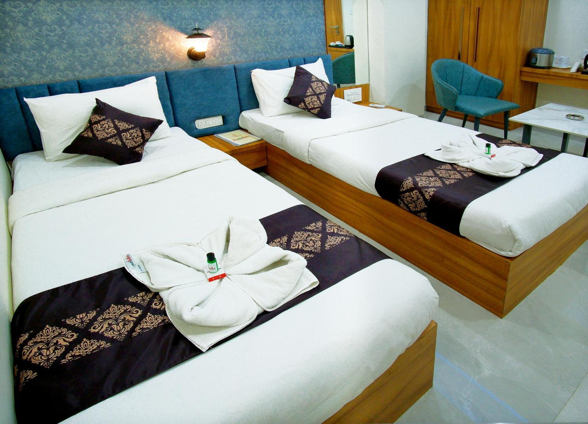 Hotel The Marion Nashik Bagian luar foto