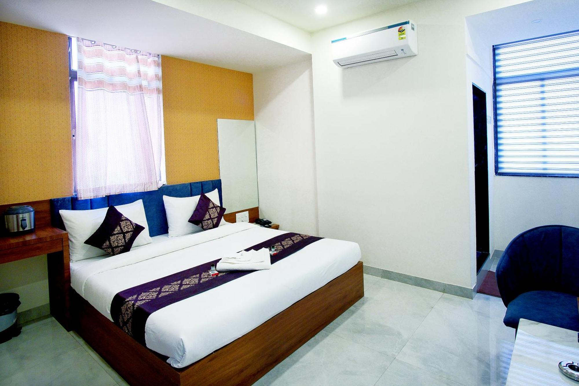 Hotel The Marion Nashik Bagian luar foto