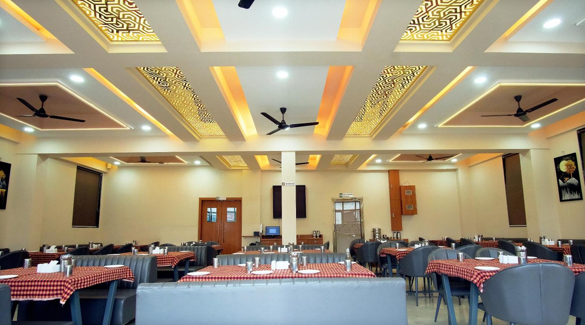 Hotel The Marion Nashik Bagian luar foto