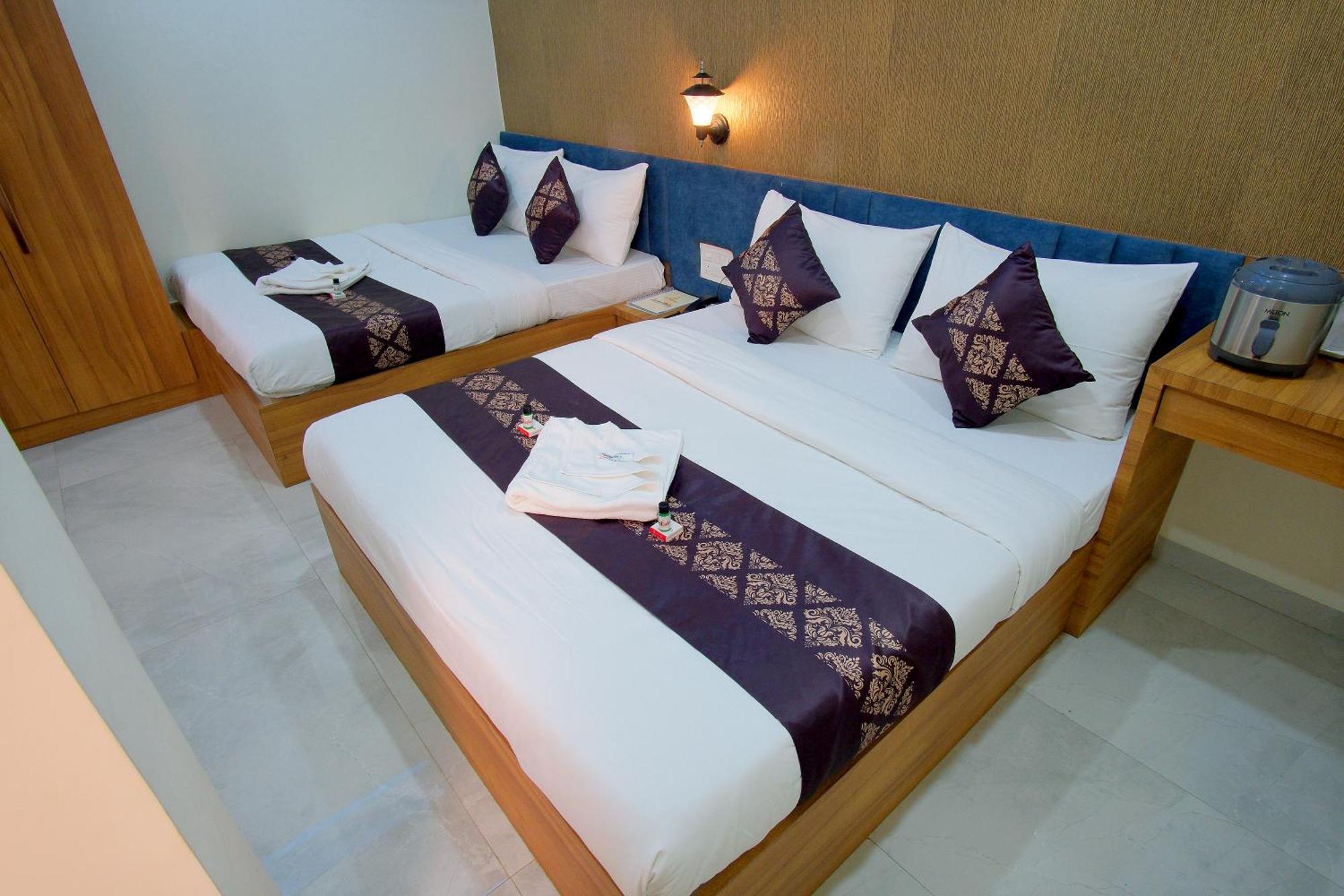 Hotel The Marion Nashik Bagian luar foto