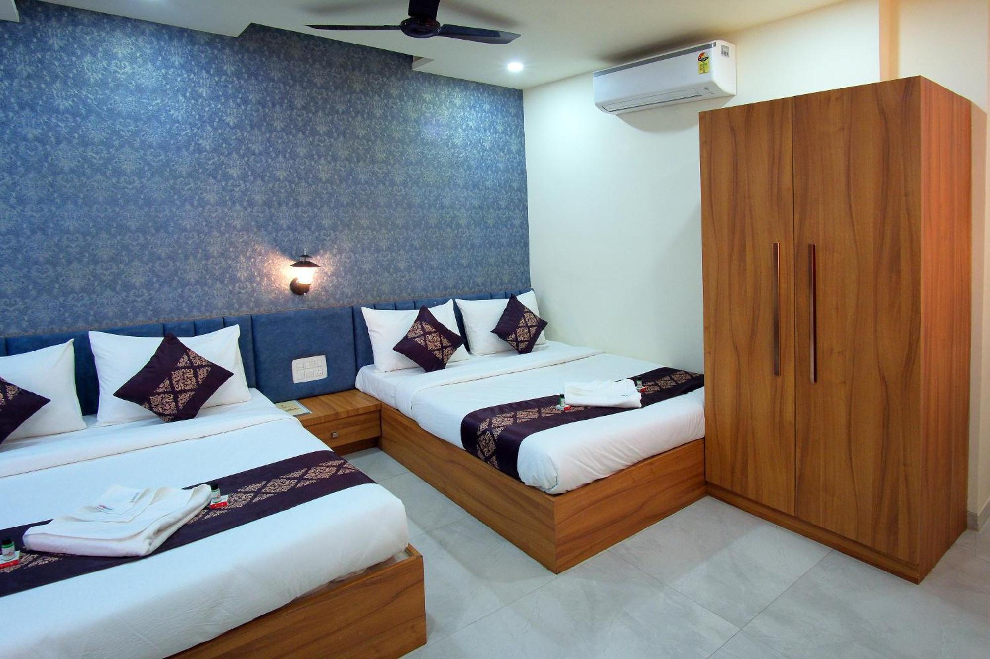 Hotel The Marion Nashik Bagian luar foto