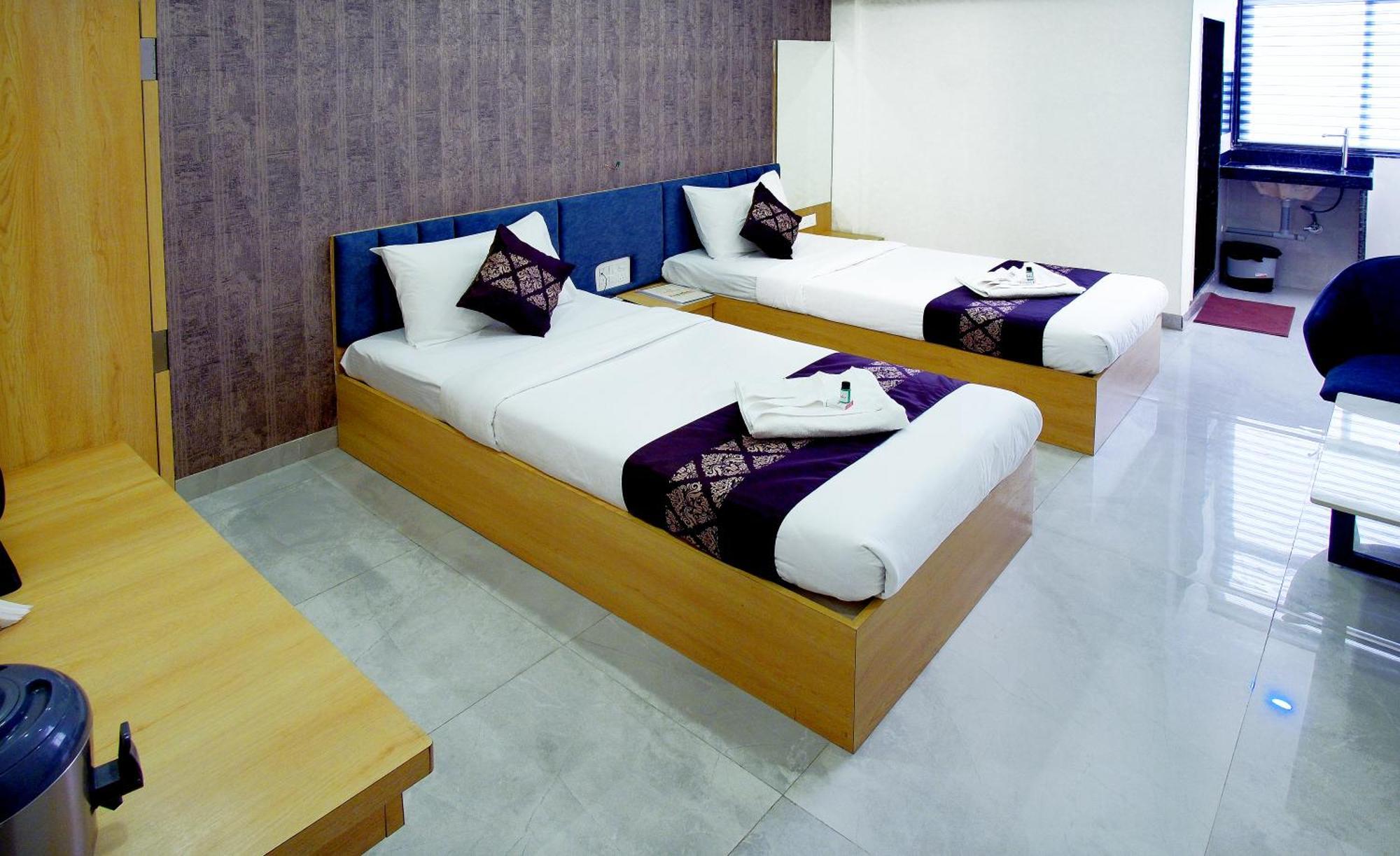 Hotel The Marion Nashik Bagian luar foto