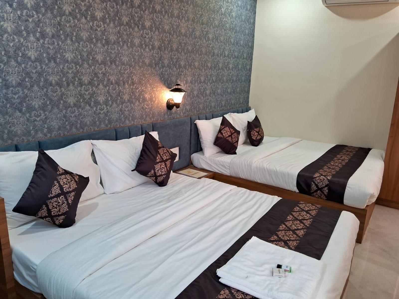 Hotel The Marion Nashik Bagian luar foto