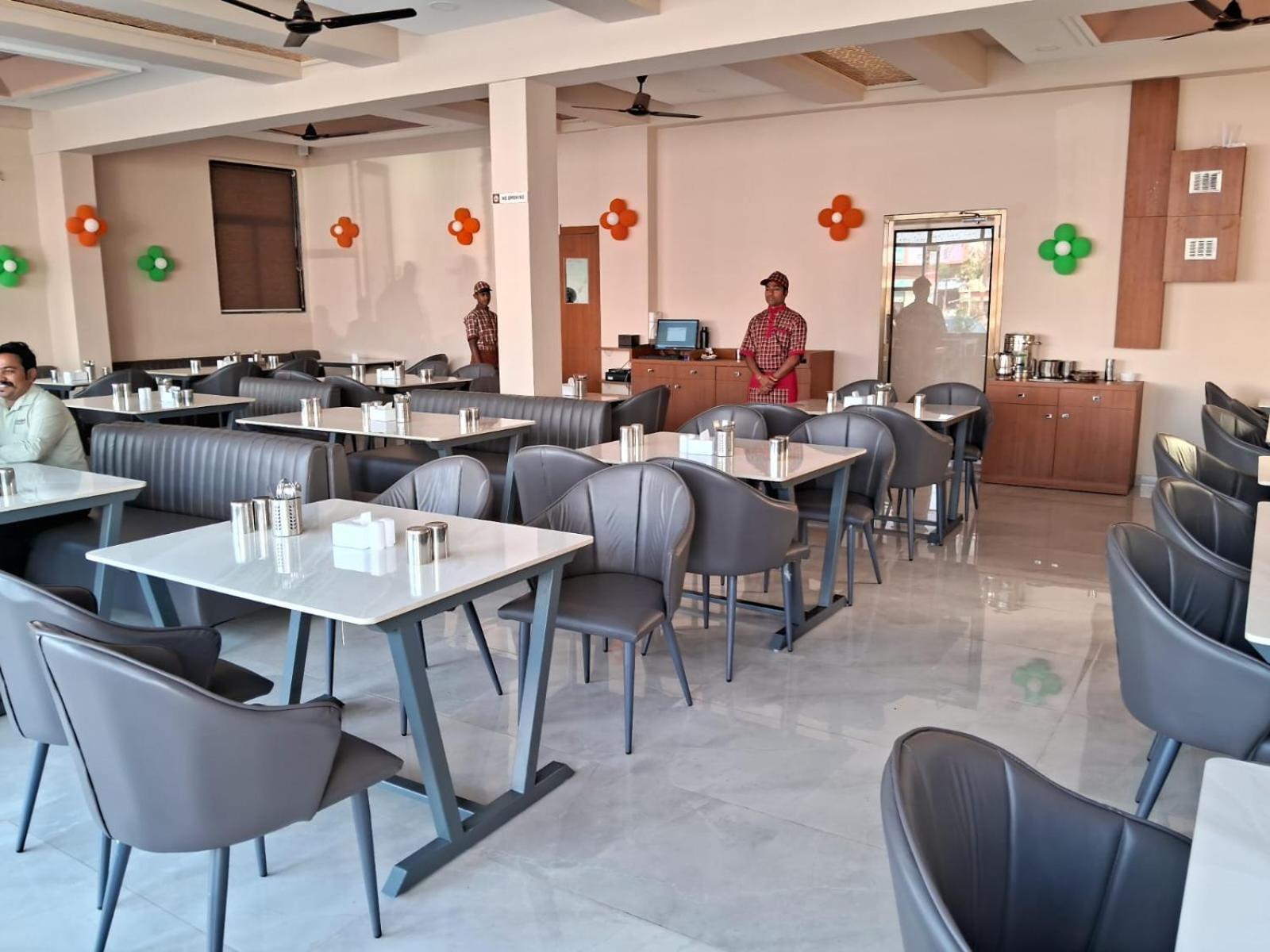 Hotel The Marion Nashik Bagian luar foto