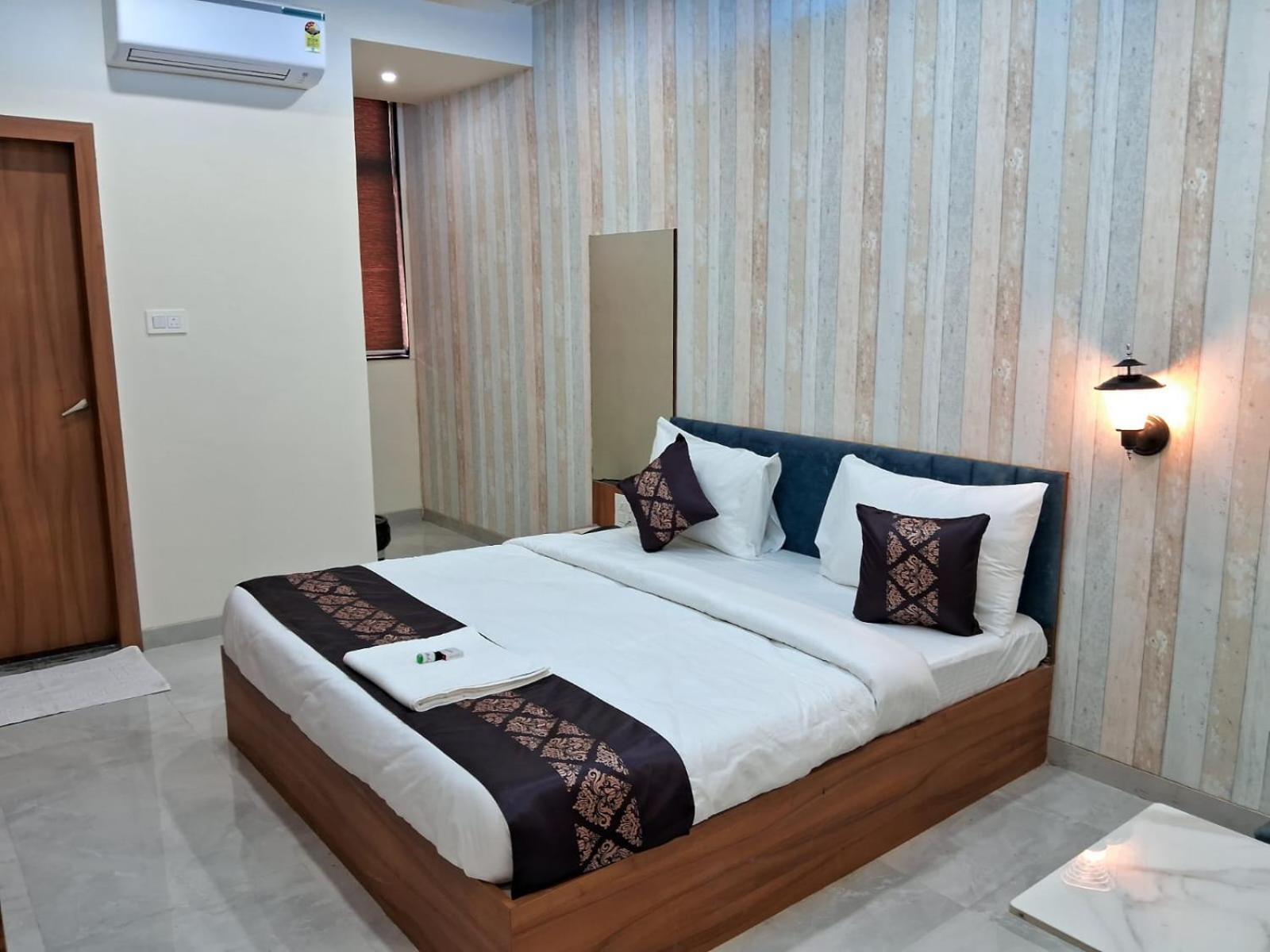 Hotel The Marion Nashik Bagian luar foto